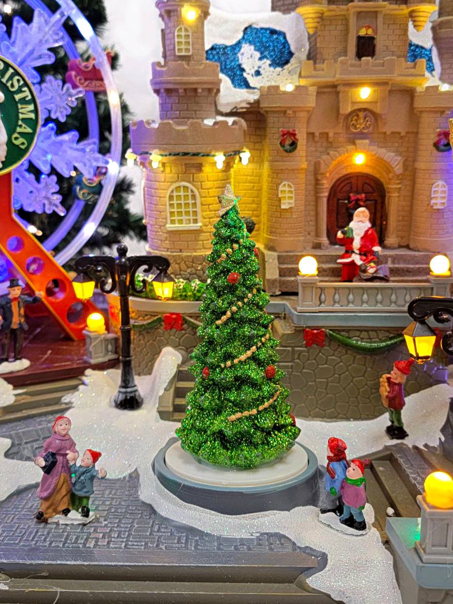 Amusement Park Christmas Miniature. Christmas Village F07M4-15-2