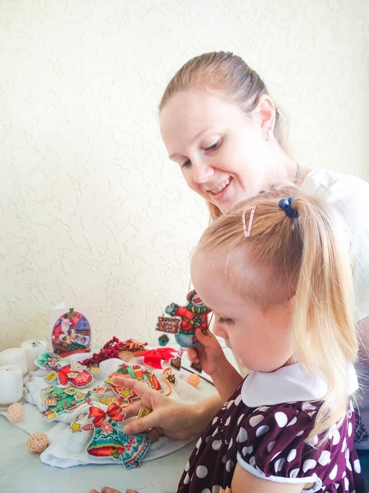 Christmas tree toy. Plastic Canvas Cross-stitch kit T-05C-4